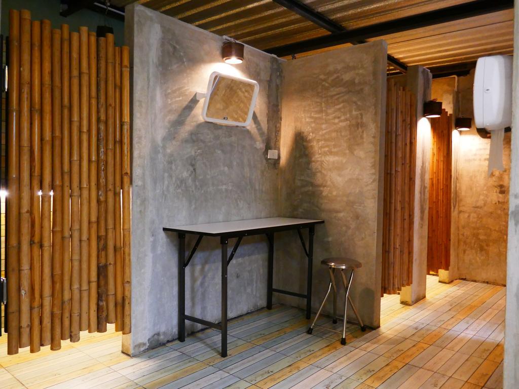 First 1 Boutique Hostel At Sukhumvit 1 Banguecoque Exterior foto