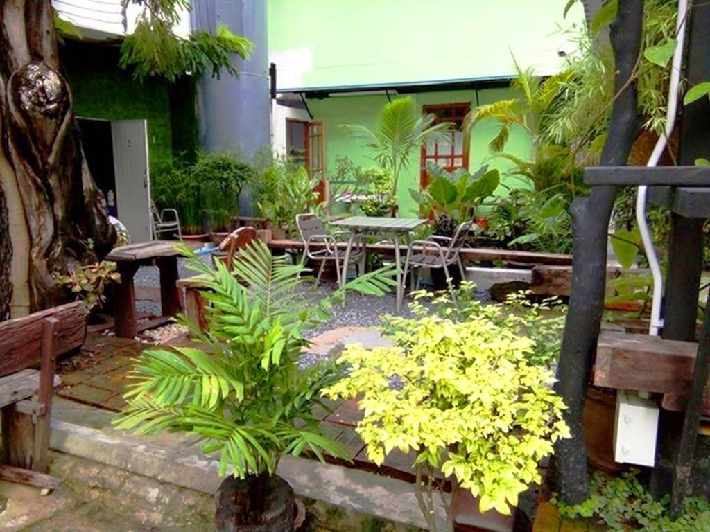 First 1 Boutique Hostel At Sukhumvit 1 Banguecoque Exterior foto