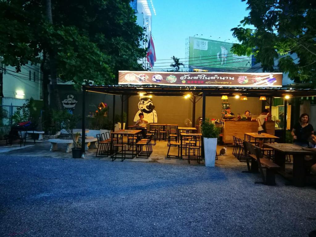 First 1 Boutique Hostel At Sukhumvit 1 Banguecoque Exterior foto