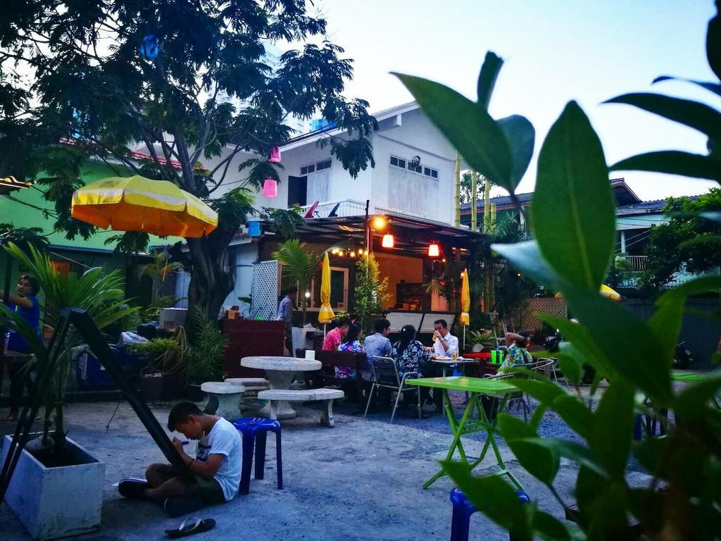 First 1 Boutique Hostel At Sukhumvit 1 Banguecoque Exterior foto
