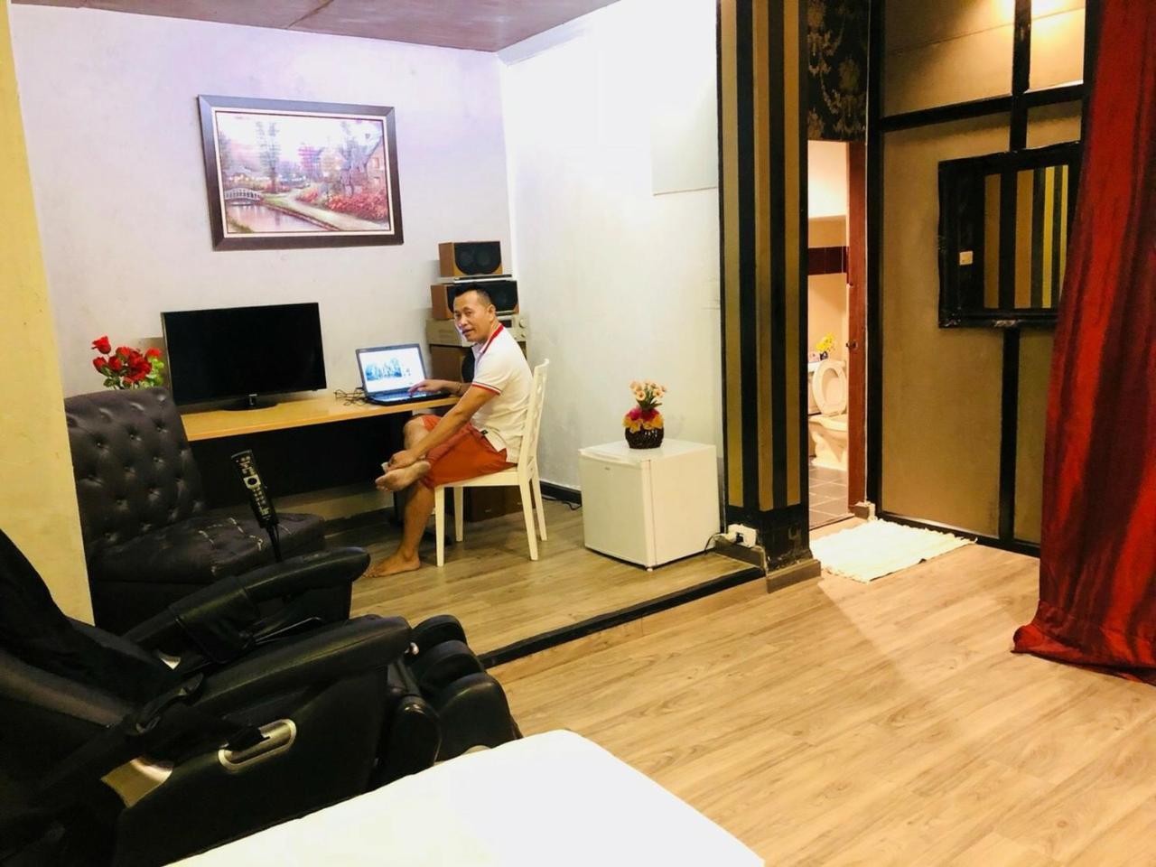 First 1 Boutique Hostel At Sukhumvit 1 Banguecoque Exterior foto