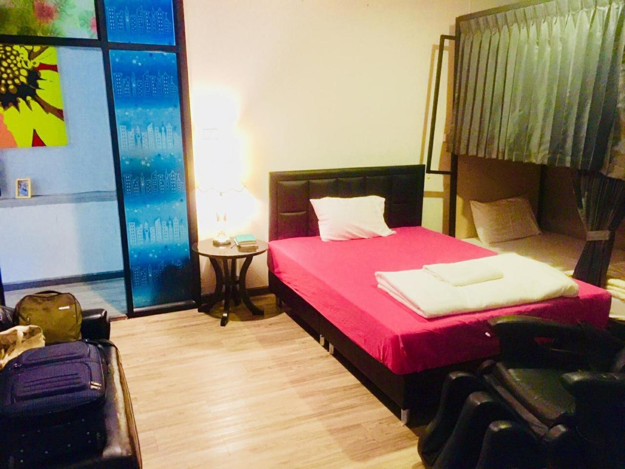 First 1 Boutique Hostel At Sukhumvit 1 Banguecoque Exterior foto